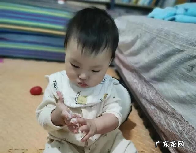 1个多月婴儿睡反觉咋办 婴儿睡反觉了