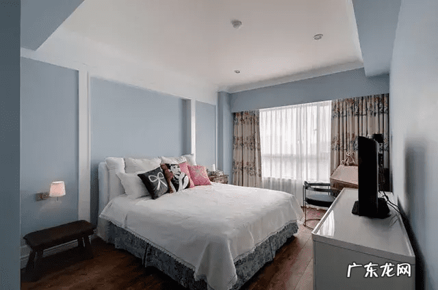 卧室刷蓝色的墙好看吗 墙壁刷蓝色好看吗