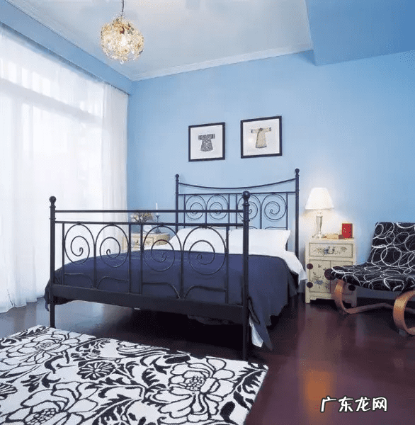 卧室刷蓝色的墙好看吗 墙壁刷蓝色好看吗