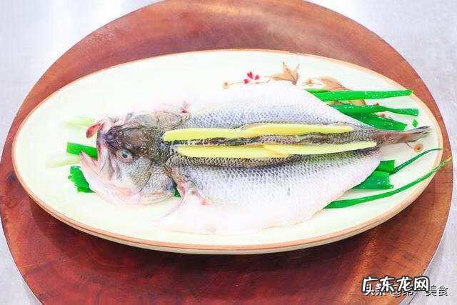 清蒸鲈鱼的做法 清蒸鲈鱼怎么做窍门