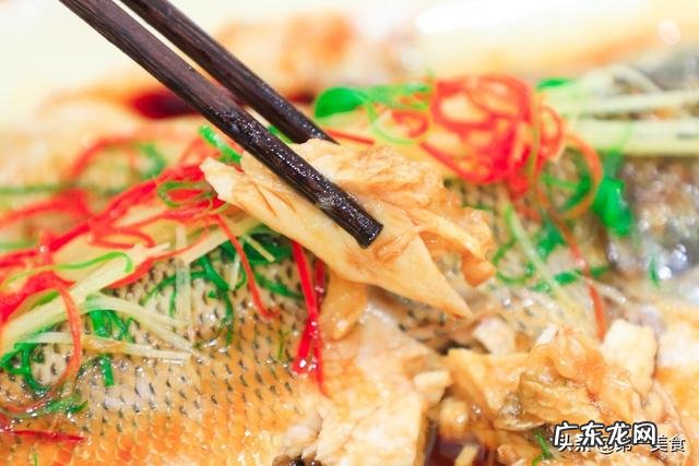 清蒸鲈鱼的做法 清蒸鲈鱼怎么做窍门