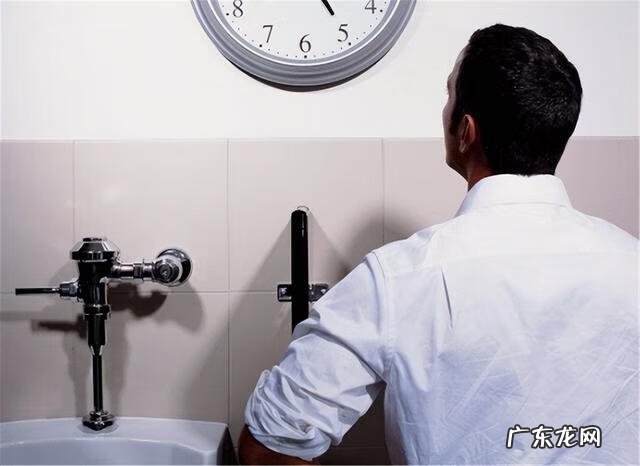 为什么突然尿不尽的感觉 突然尿不尽是怎么回事