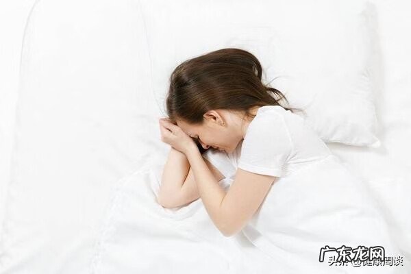 一岁的孩子一天睡几觉 人一天几点睡觉比较好