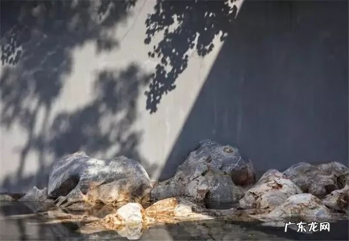 风水坟后有大石 坟后靠山有石头山好不好