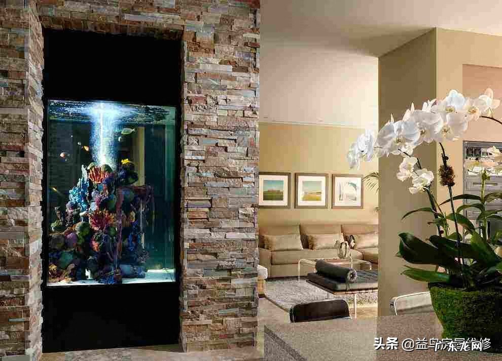 鱼缸为什么靠墙款不能当屏风 鱼缸放屏风不靠墙风水好不好呢