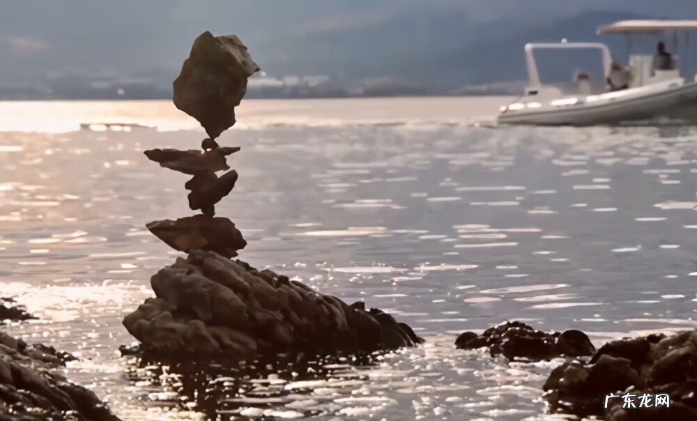 椅子后面放一块什么样的石头 椅子下放石头风水好吗