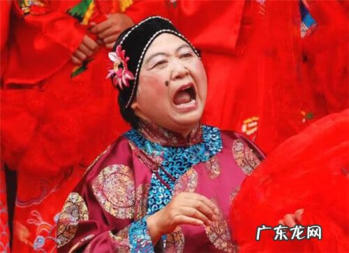 嘴角有痣点了好不好 嘴角有痣的风水大师