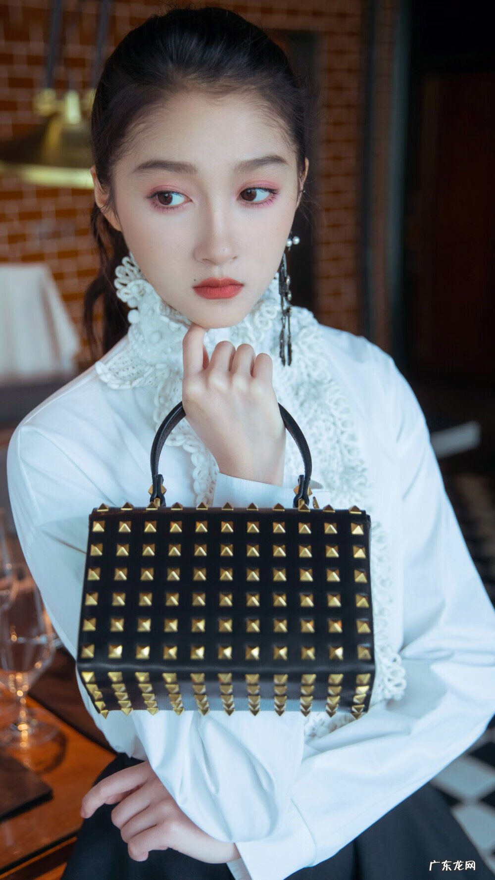 嘴角有痣点了好不好 嘴角有痣的风水大师