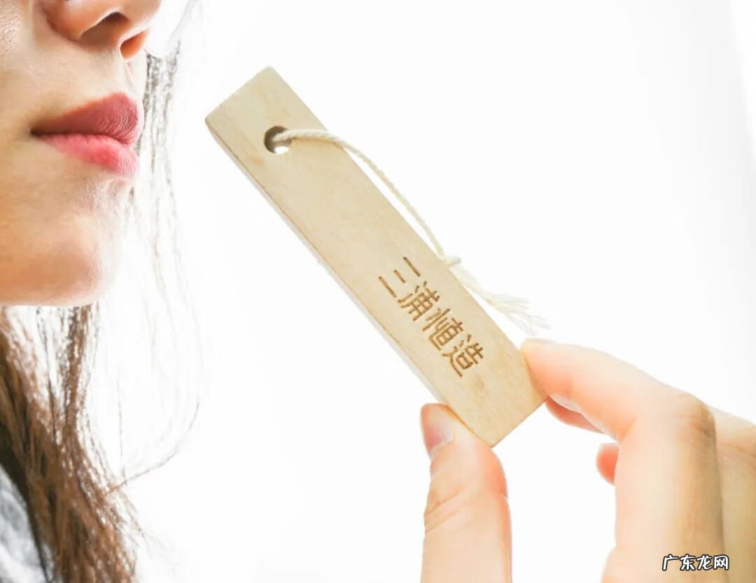 樟脑丸对蟑螂有效果吗 樟脑丸和蟑螂