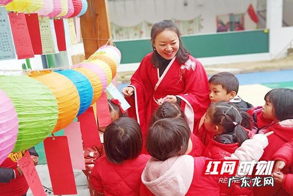 元旦小报主要内容 元旦小报的内容