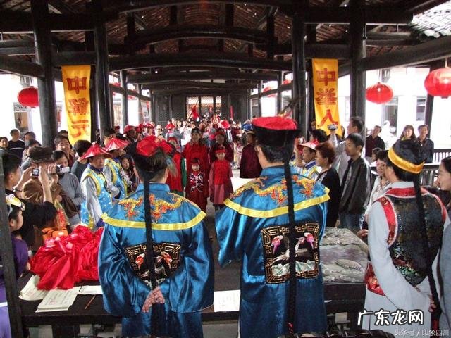 四面环山的风水 三面环山四面环水的风水