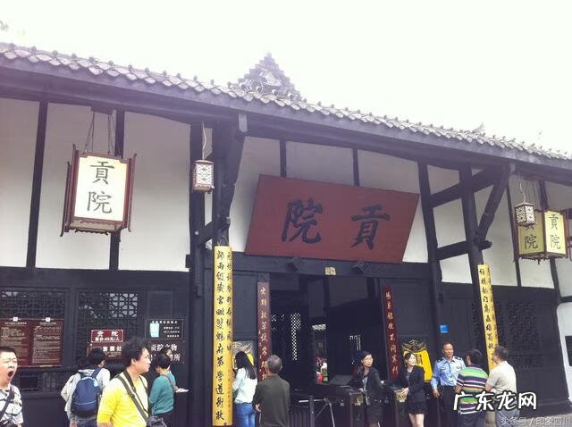 四面环山的风水 三面环山四面环水的风水