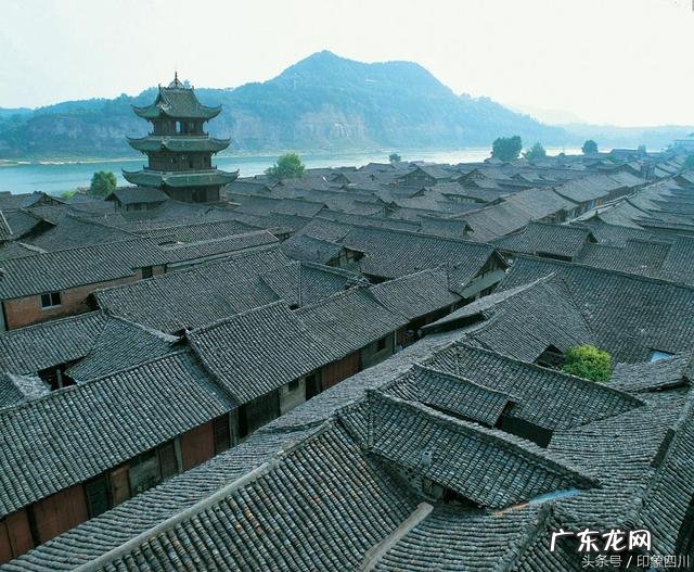 四面环山的风水 三面环山四面环水的风水