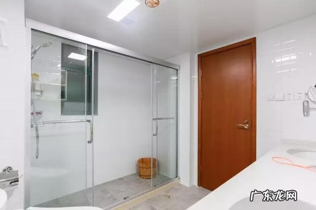 蜜蜂在窗户上筑巢有何预兆 窗外蜂巢风水