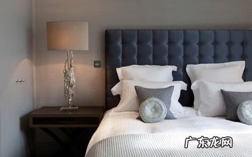 床头贴人物海报好吗 贴海报对风水的影响有哪些