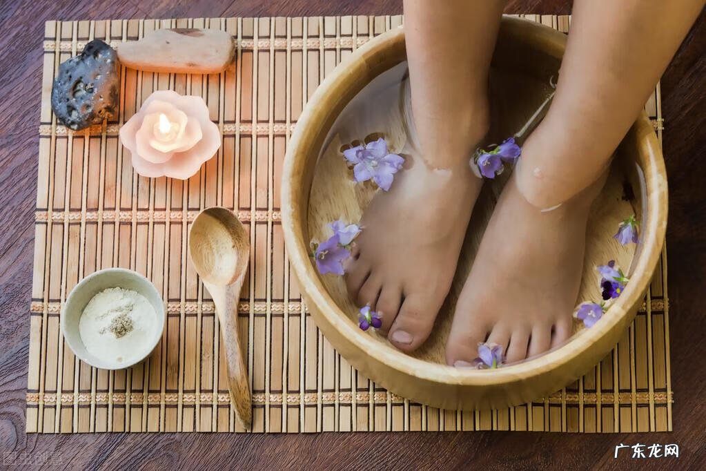 泡脚对女人身体还有什么好处 每天泡脚对身体有什么好处和作用