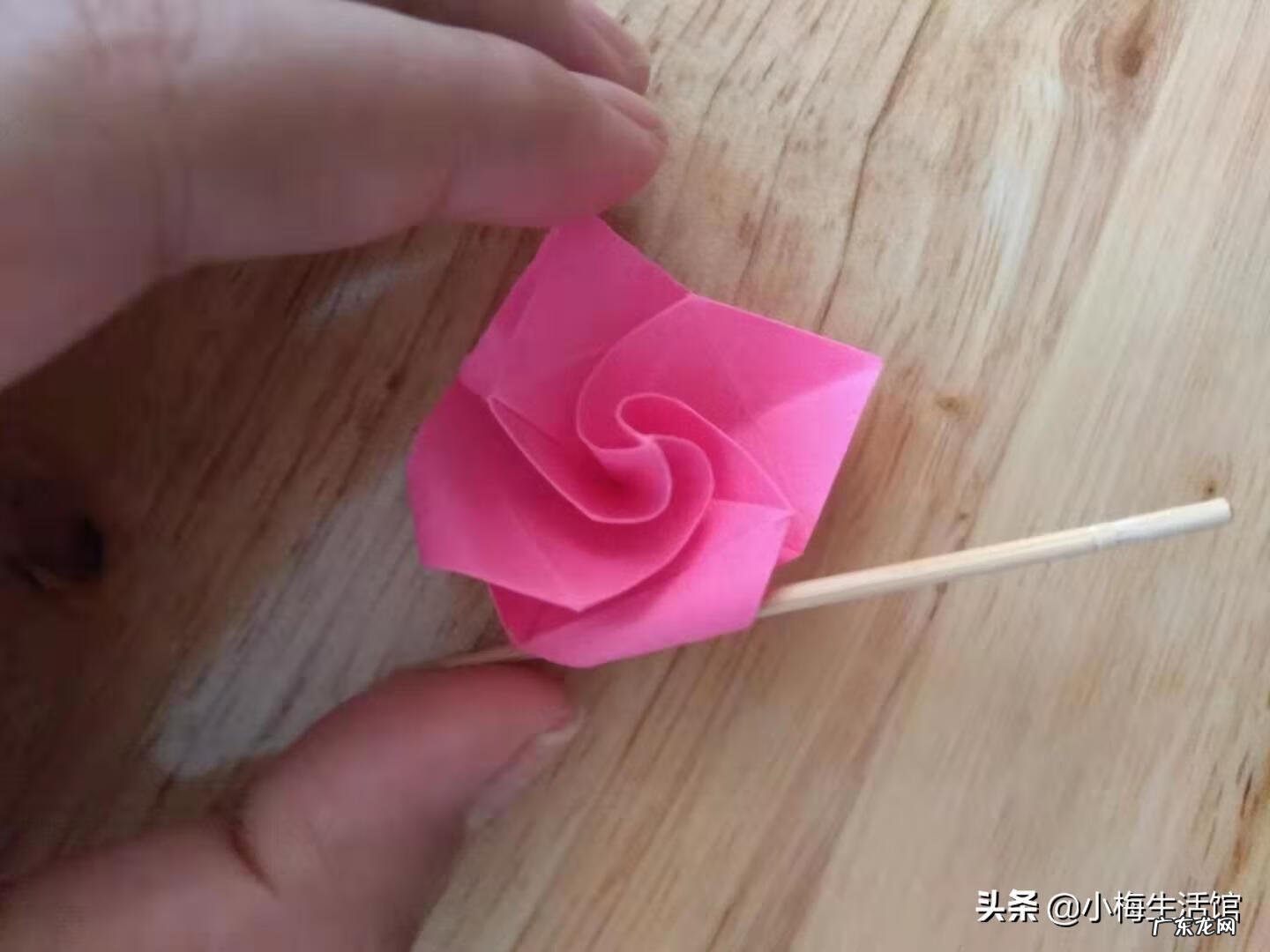 玫瑰花折法的教程 玫瑰花折法教程