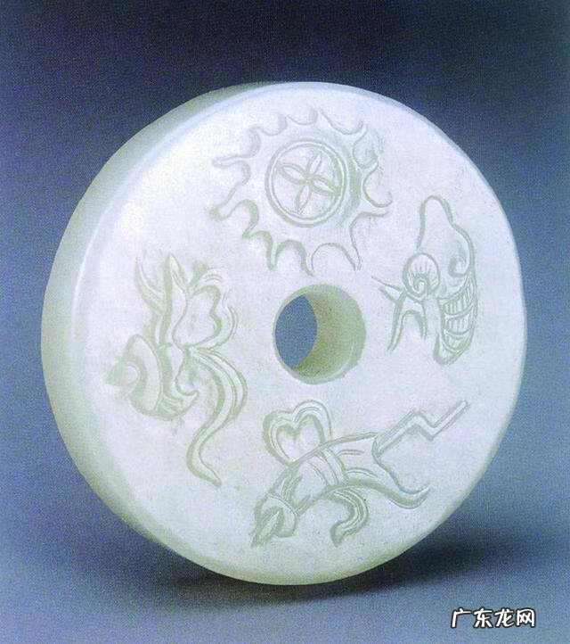 玉里面碎了外面没事 玉器崩了个小口风水