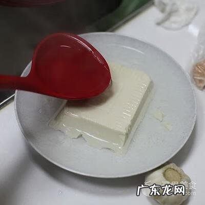 皮蛋豆腐怎么制作 豆腐皮蛋怎么做