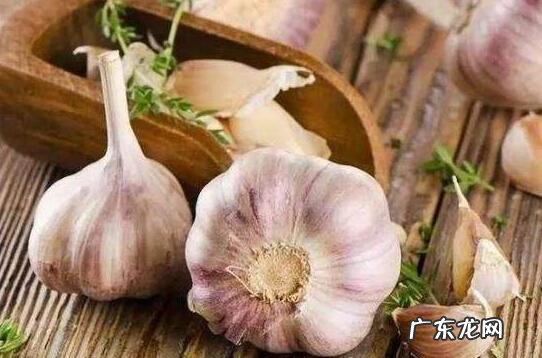 男人为何不能生吃大蒜 一个长期吃大蒜的男人会怎么样