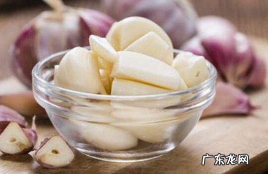 男人为何不能生吃大蒜 一个长期吃大蒜的男人会怎么样