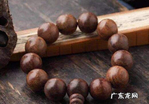 女性戴沉香手链的好处