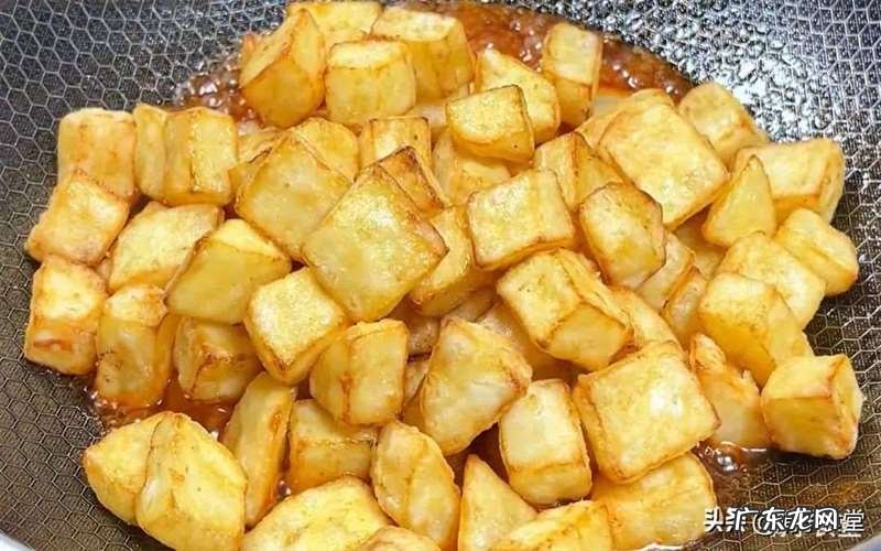 这道美食切土豆也是很关键的 教你新的土豆的吃法外焦里嫩