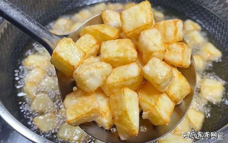 这道美食切土豆也是很关键的 教你新的土豆的吃法外焦里嫩