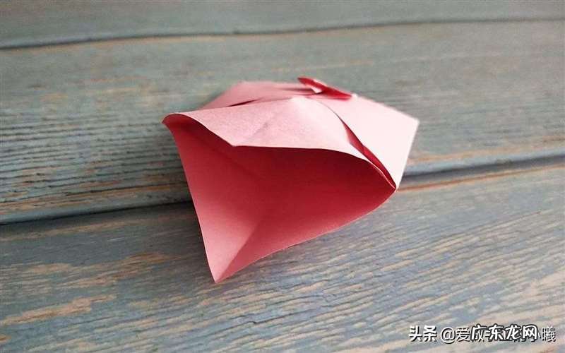折纸爱心步骤图解 爱心怎么折简单又好看