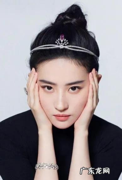 五十岁女人最应该拥有的3大奢侈品,你拥有了吗?