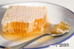 吃蜂巢蜜的作用与功效