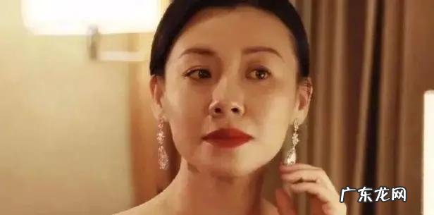 隐秘的角落剧情中周春红每天逼儿子喝牛奶控制欲是有多强?