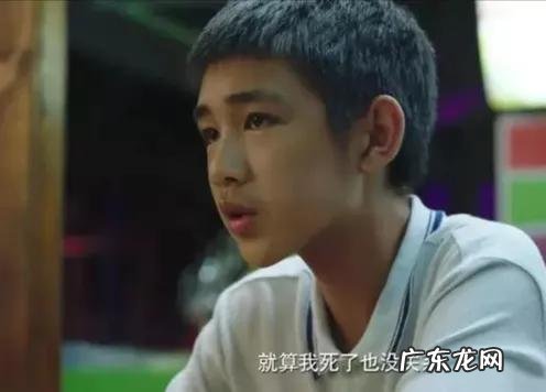 隐秘的角落剧情中周春红每天逼儿子喝牛奶控制欲是有多强?