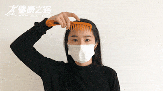 每天用梳子按摩3分钟，防病养生！