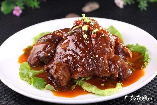 东坡肘子的烹饪方法 正宗东坡肘子的家常做法