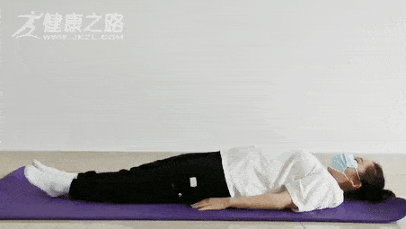 饭后肚子胀,不消化?3个动作助你消除胀气!