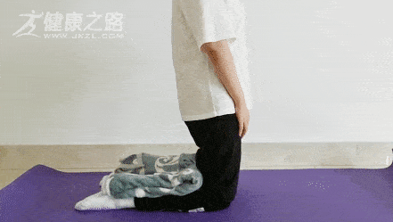 饭后肚子胀,不消化?3个动作助你消除胀气!