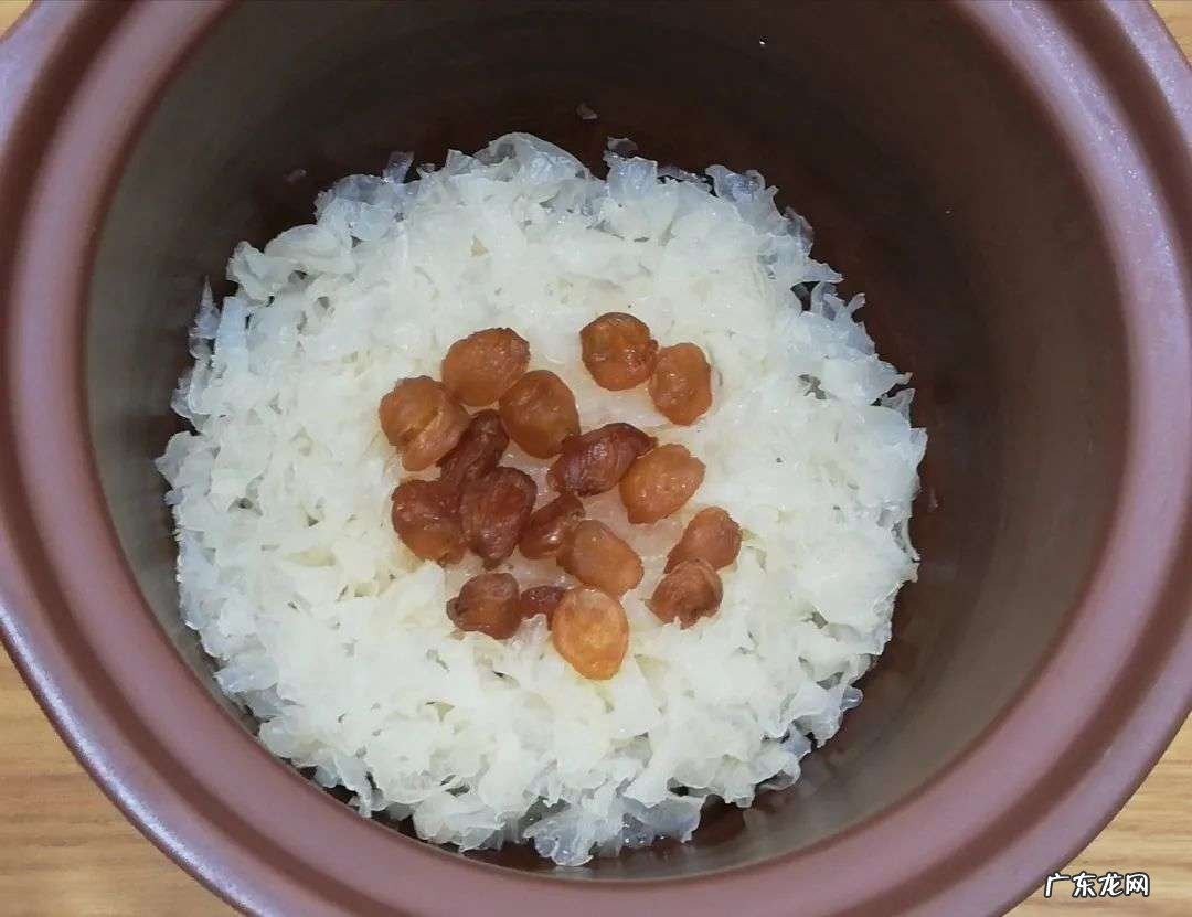 银耳的选购及银耳羹的功效、做法