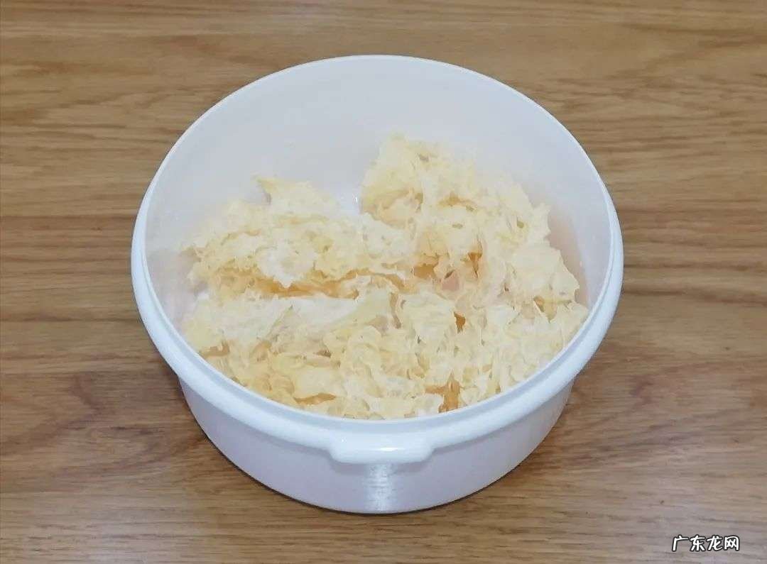 银耳的选购及银耳羹的功效、做法