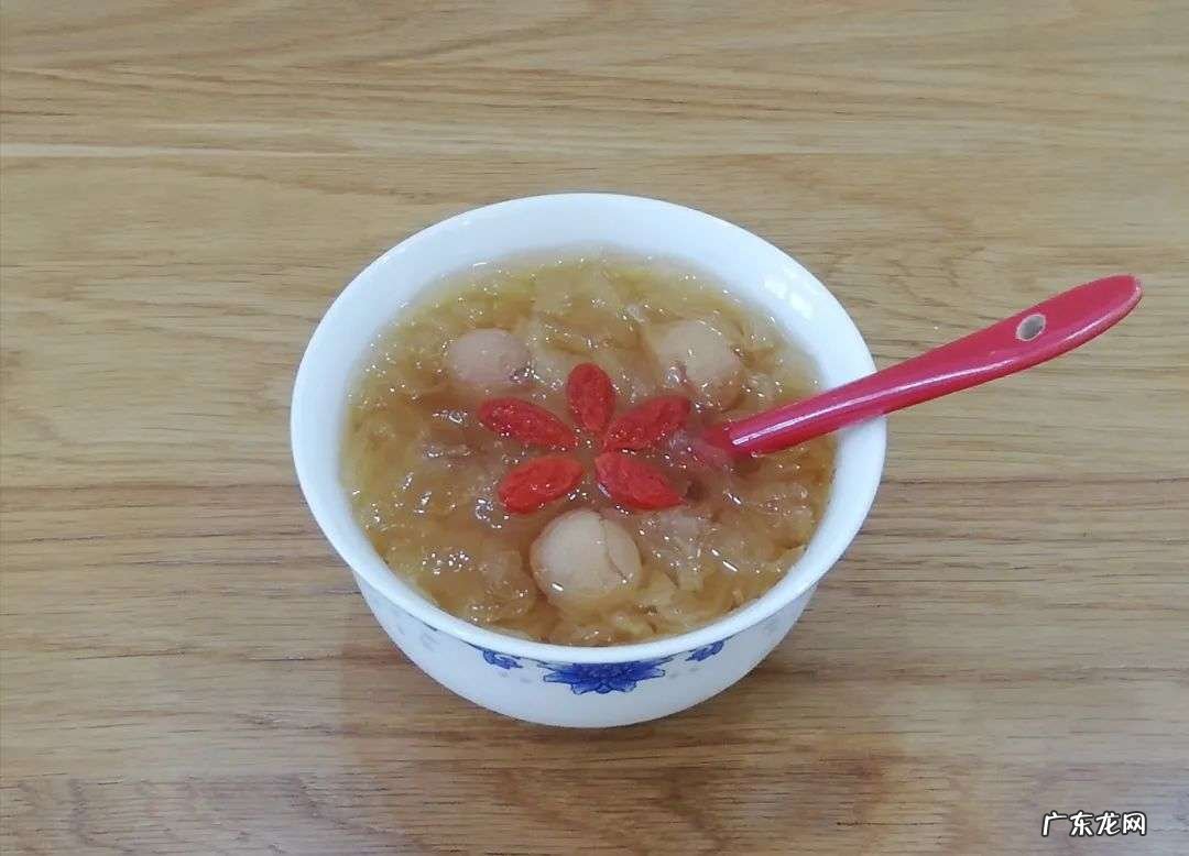 银耳的选购及银耳羹的功效、做法