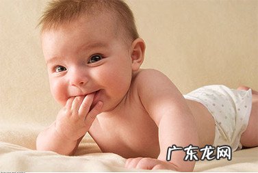 如何帮助宝宝戒掉咬指甲习惯