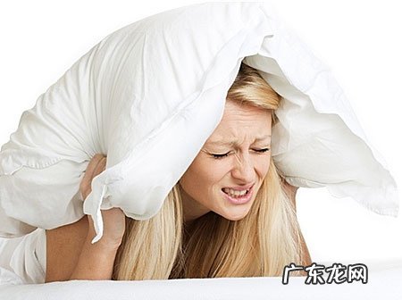 一到新环境就睡不着?认床的“初夜效应”如何改善?