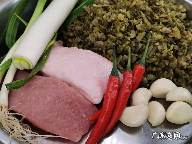 教你如何挑选酸菜的品质 酸菜怎么炒好吃更有香味