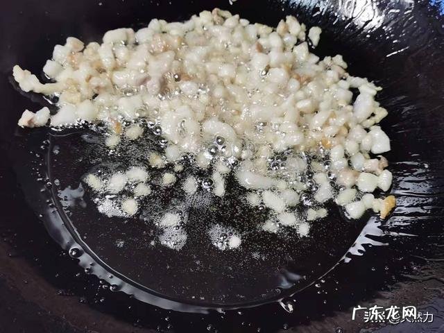 教你如何挑选酸菜的品质 酸菜怎么炒好吃更有香味