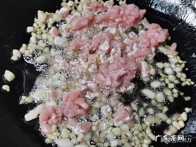 教你如何挑选酸菜的品质 酸菜怎么炒好吃更有香味