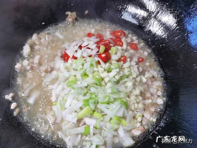 教你如何挑选酸菜的品质 酸菜怎么炒好吃更有香味