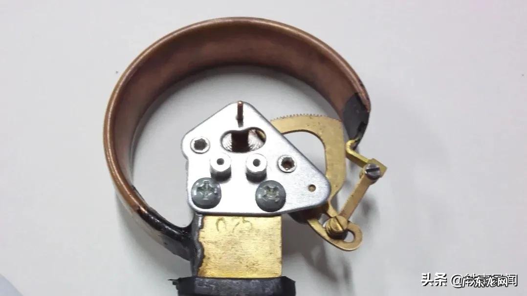 压力表颜色起什么作用 压力表后面的小孔有什么用