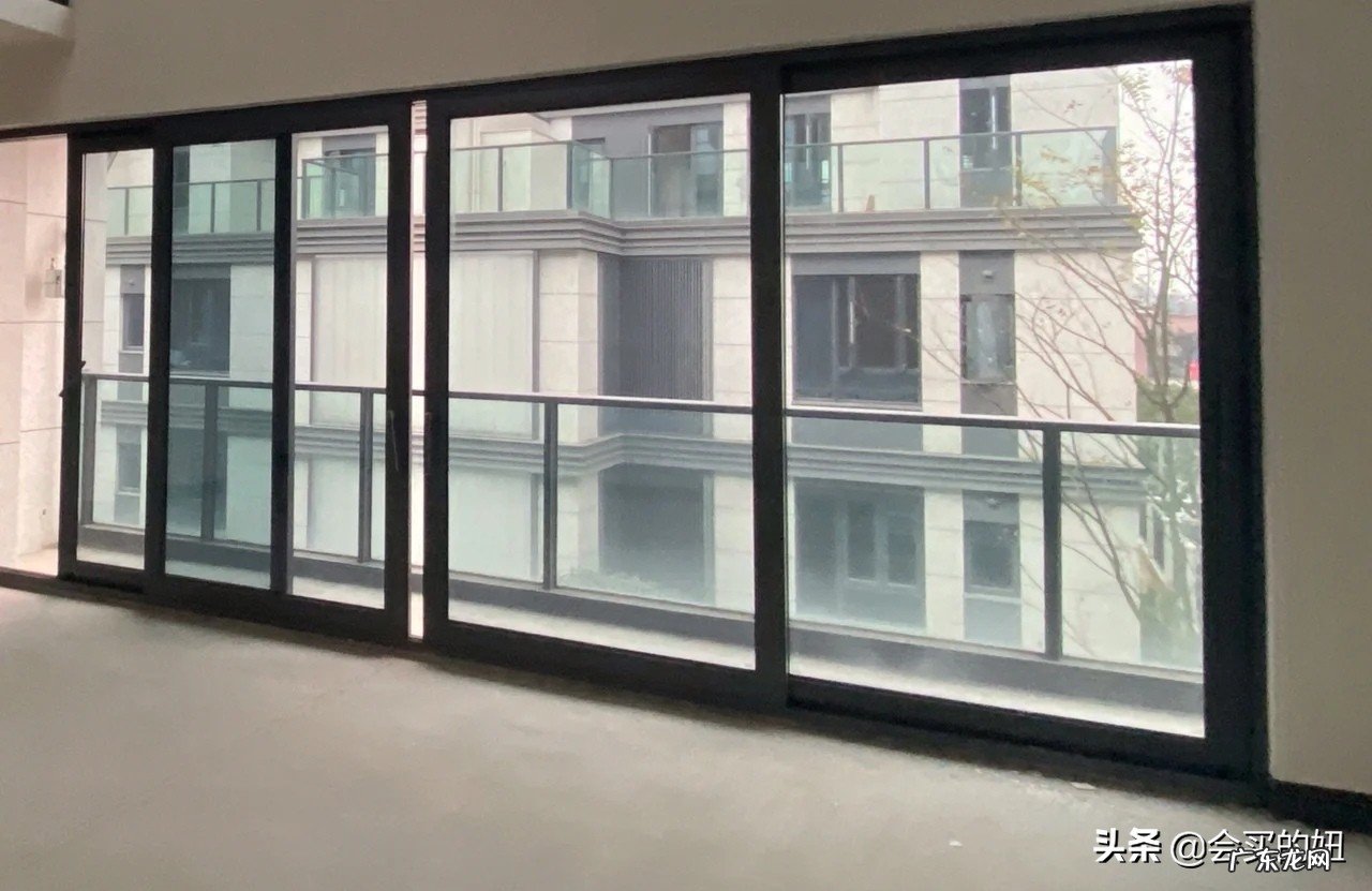 盘点大玻璃落地窗的优缺点 全景大玻璃落地窗值得装吗