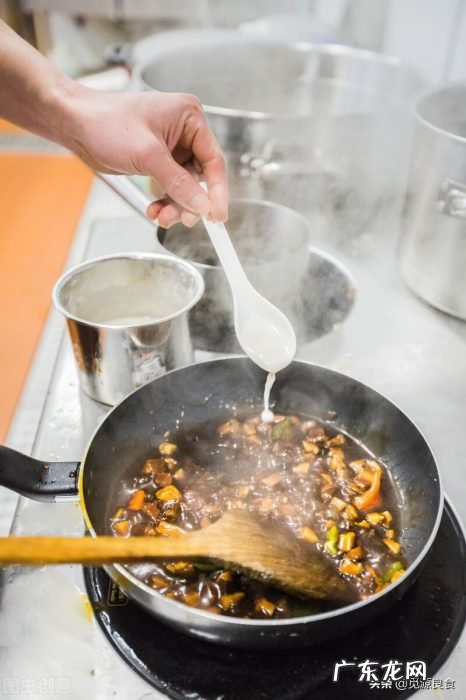 中西方饮食有何不同 为什么全世界只有中国人炒菜