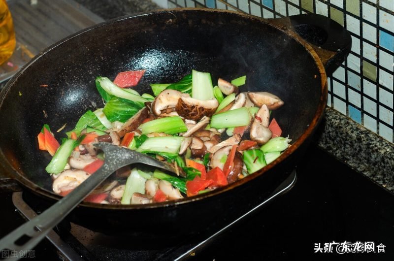 中西方饮食有何不同 为什么全世界只有中国人炒菜